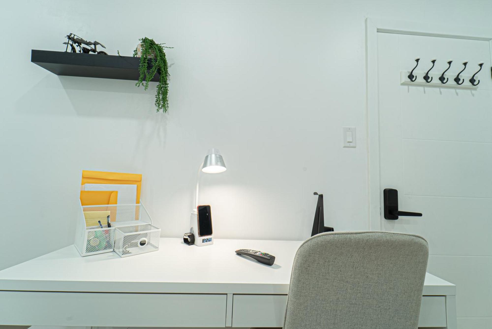 Cozy Double Private Room, Comfy Bed, Free Parking Homestay