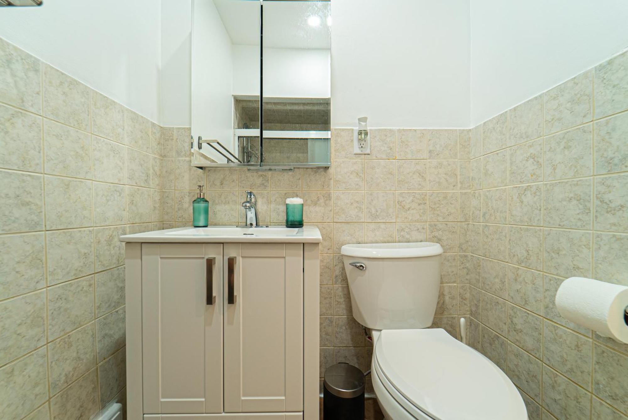 Homestay Cozy Double Private Room, Comfy Bed, Free Parking *