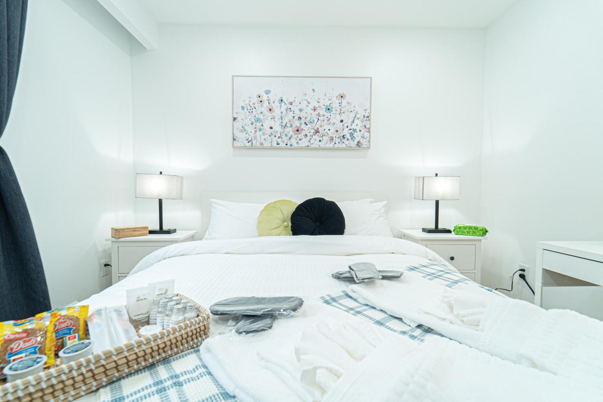 Cozy Double Private Room, Comfy Bed, Free Parking * Toronto