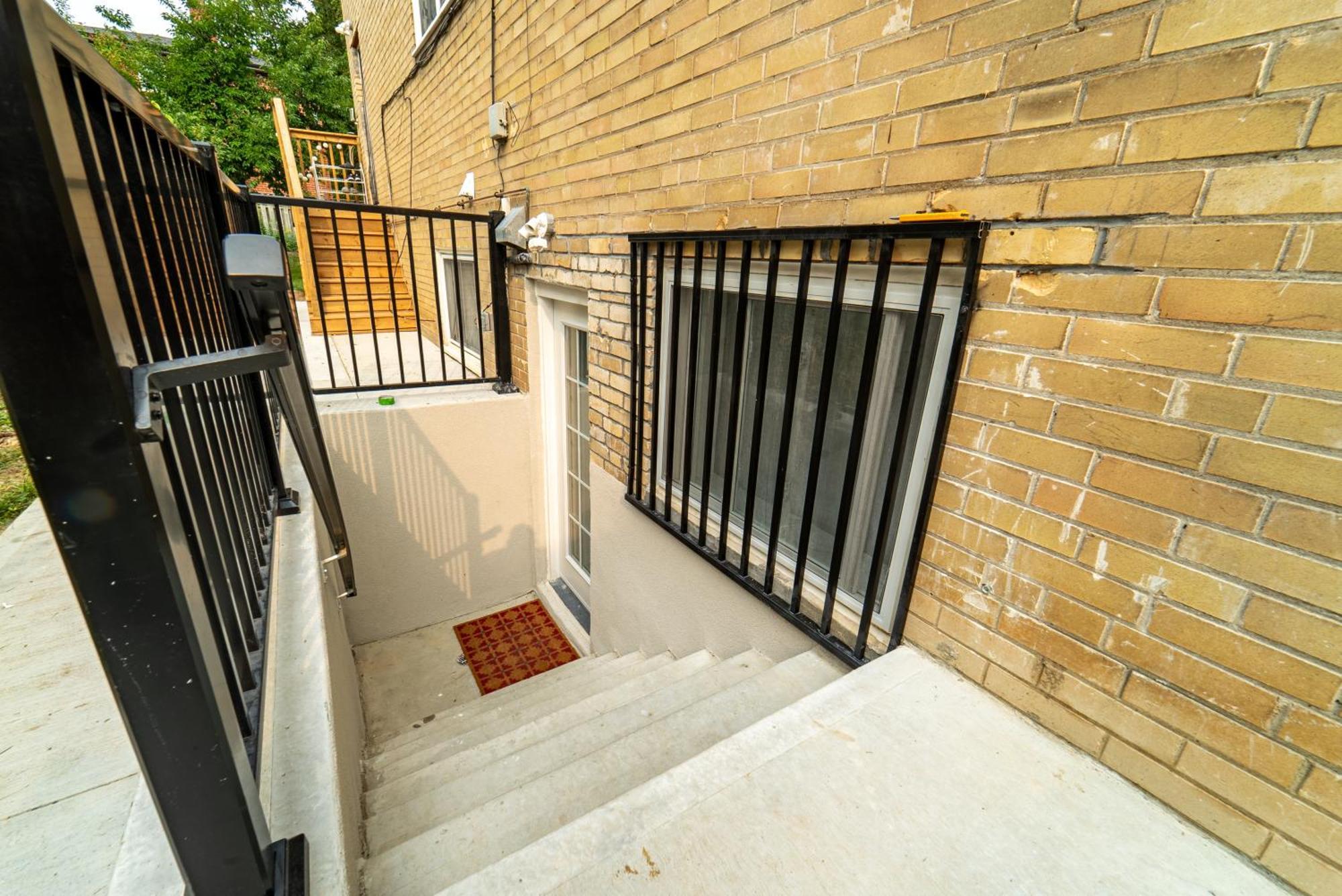 Cozy Double Private Room, Comfy Bed, Free Parking Homestay Toronto